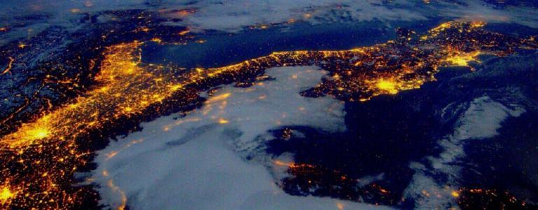 Welt bei Nacht aus dem Weltraum
